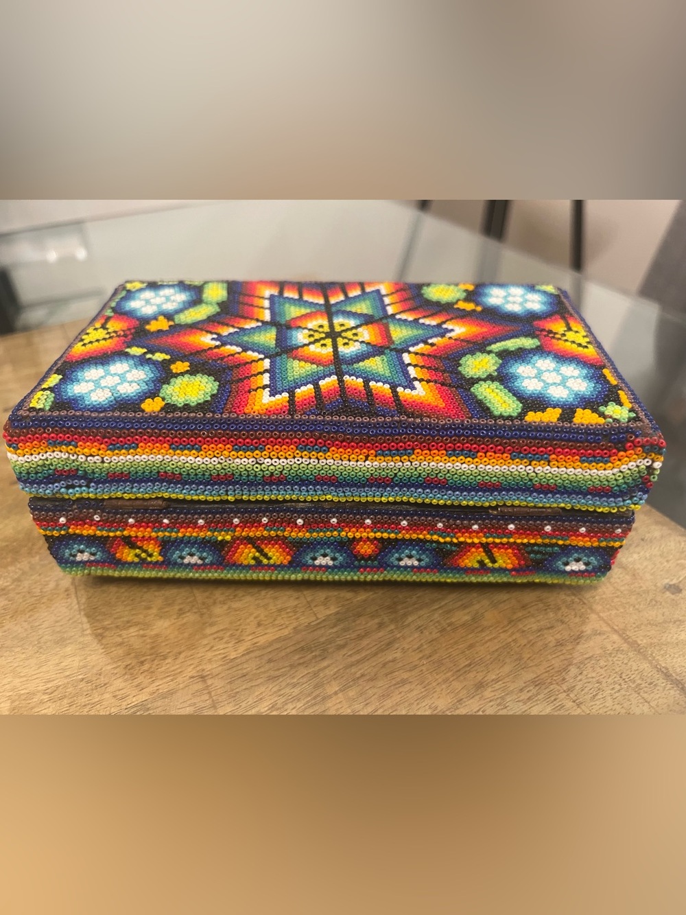 traditional Mexican Huichol beadwork box - Picture 3 of 4